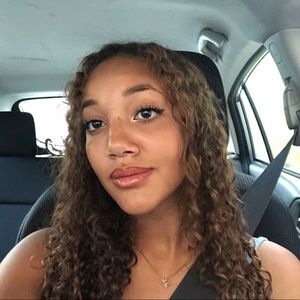 Meet your Posher, Malieya